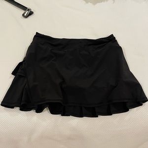 Lululemon tennis skirt. Size 6!